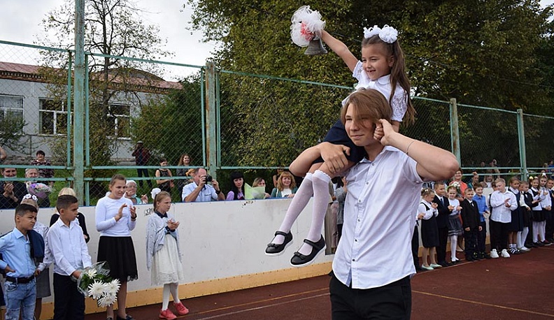 В селе Лопатино Тарусского района встретили День знаний 