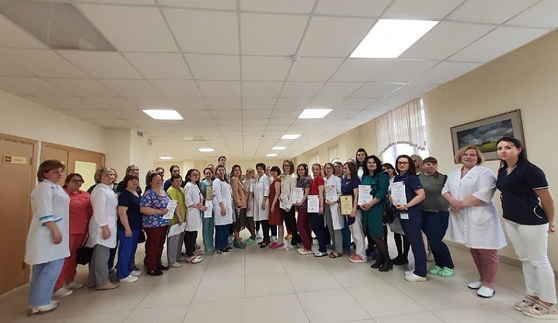 Ольга Коробова посетила Перинатальный центр Калужской области и поздравила его сотрудников