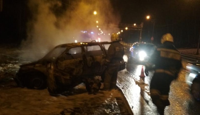 В результате аварии в Калужской области сгорела машина  