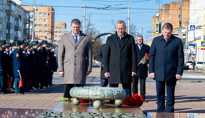 Владислав Шапша и Юрий Селиверстов почтили память павших защитников Отечества
