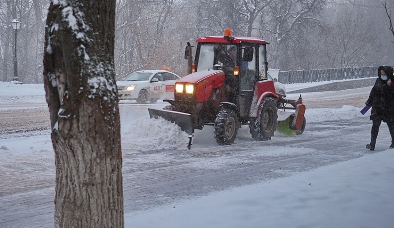 В Калуге назвали улицы, с которых уберут снег ночью и днем 6 марта