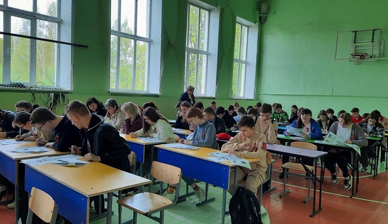 Десятки жителей Сухиничей написали диктант Победы