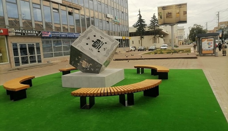 В Калуге около Дома быта появился новый арт-объект