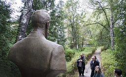 Классик встречает гостей