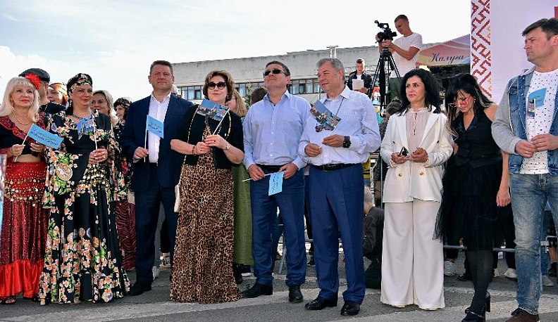 Сенатор Анатолий Артамонов принял участие в праздновании Дня города