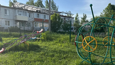 Детскую площадку в Перемышле обкосили после обращения в интернете