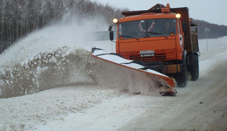 Федеральные трассы в Калужской области расчищают 96 машин