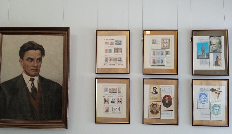 В Калуге представили выставку «По России к Маяковскому»