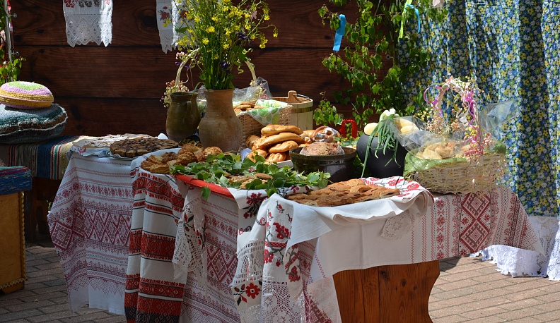 В Калуге отпраздновали Троицу народными гуляниями