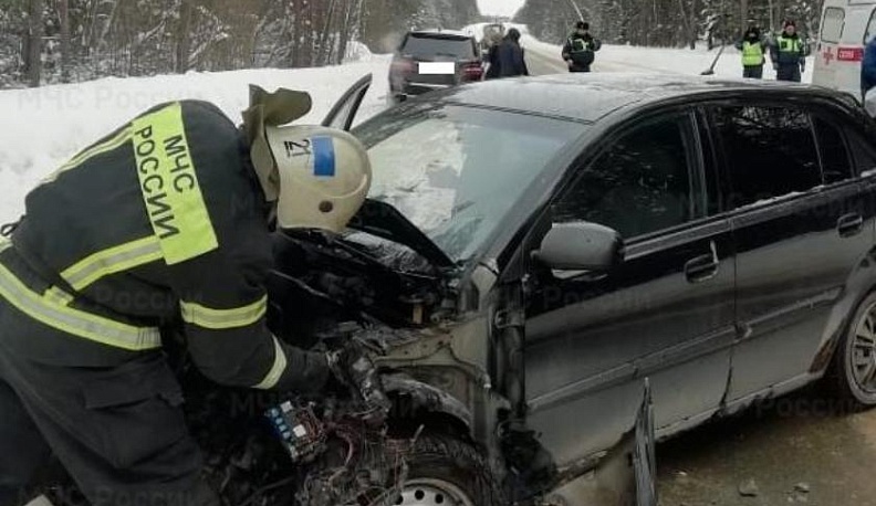 В Юхновском районе при столкновении "Нивы" и "Кии" пострадала девушка