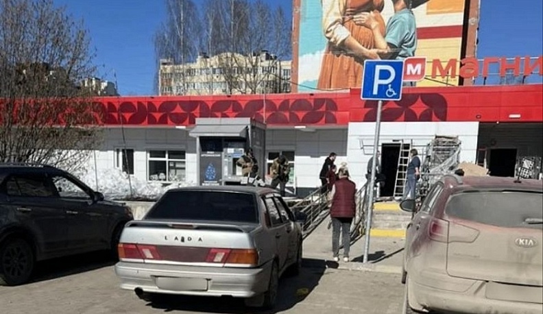 В Калуге после просьбы в интернете освободили парковочное место для инвалидов