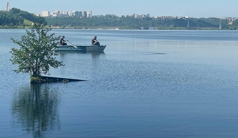 В Калуге дно Яченского водохранилища обследуют водолазы