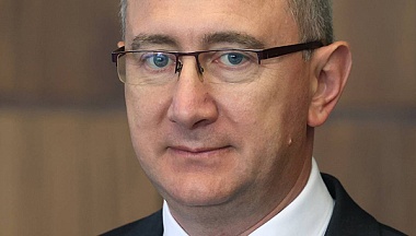 Владислав Шапша поручил главе регионального минобра лично контролировать ситуацию с заболевшими детьми в школе №44