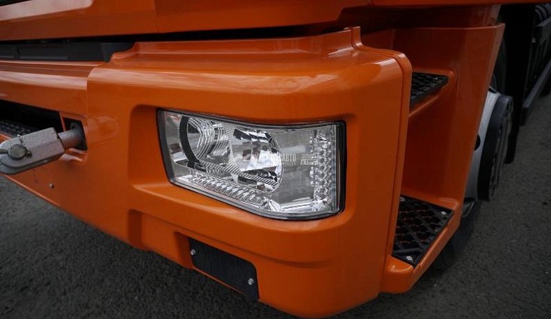 В Калужской области пострадал водитель КАМАЗа в ДТП с автобусом