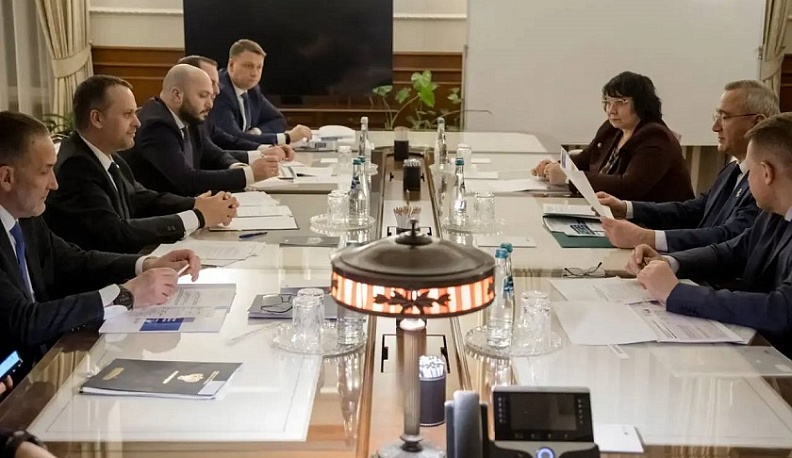 Владислав Шапша принял участие в рабочей встрече с министром транспорта РФ