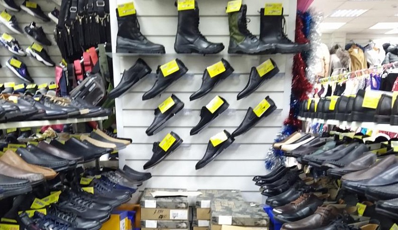 В Калуге таможенники изъяли 220 пар немаркированной обуви