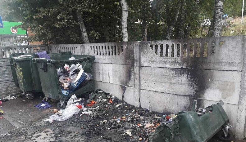 В Калужской области за август хулиганы сожгли 9 мусорных контейнеров