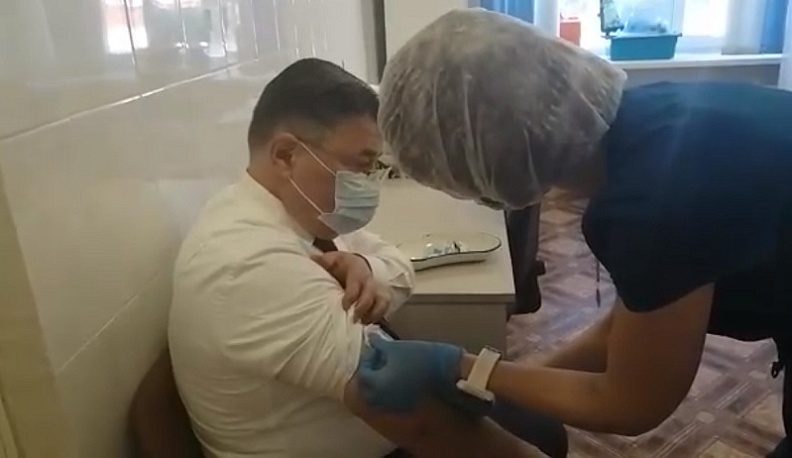 Министр здравоохранения Калужской области сделал вторую часть прививки от коронавируса
