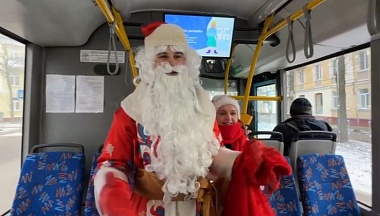 В Обнинске новогодний автобус подарил пассажирам праздничное настроение