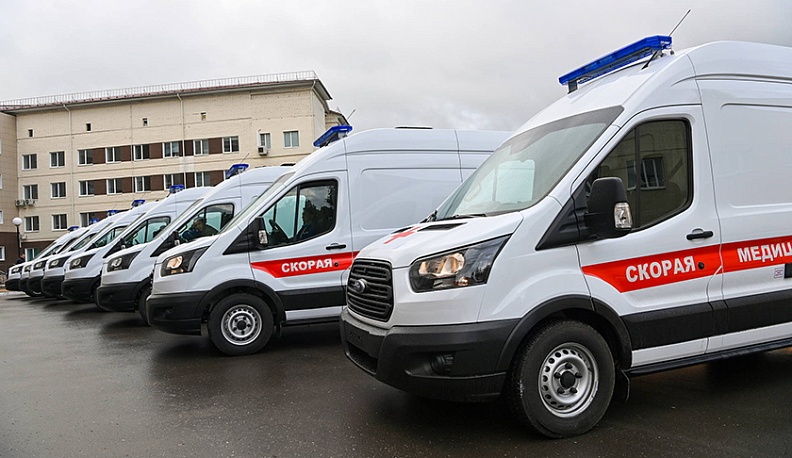 Машина с красным крестом