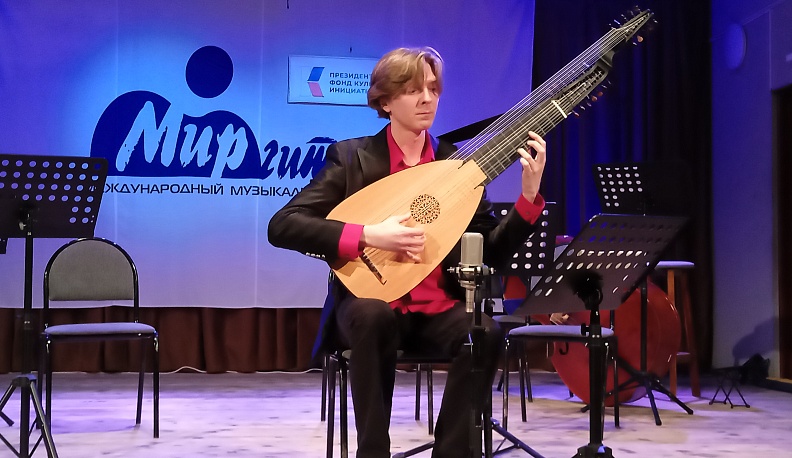 В рамках XXVI фестиваля «Мир гитары» в Калуге состоялся концерт «Гитара СНГ»