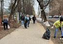 Сотрудники горхозяйства провели субботник на улице Огарева в Калуге