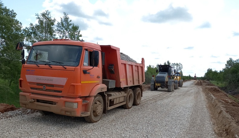 В Дзержинском районе ремонтируют дорогу, связывающую Варшавское шоссе с поселениями