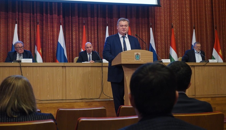 Владислав Шапша поприветствовал участников семинара ЦФО по межнациональным отношениям