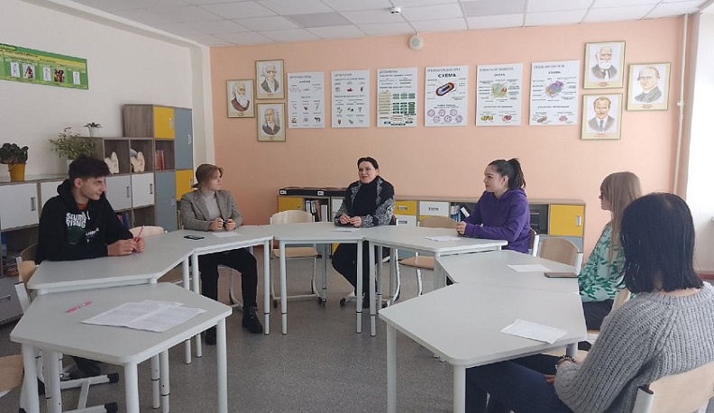 В школе Людиновского района прошёл «Диалог на равных»
