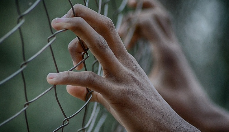 В Кирове мужчина зарезал ночного гостя