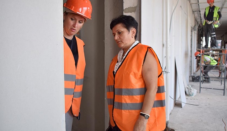 В Тарусе перед новым учебным годом депутаты проверили капремонт школы