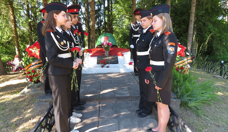 Накануне 22 июня делегация из Москвы посетила мемориал в Спас-Деменском районе