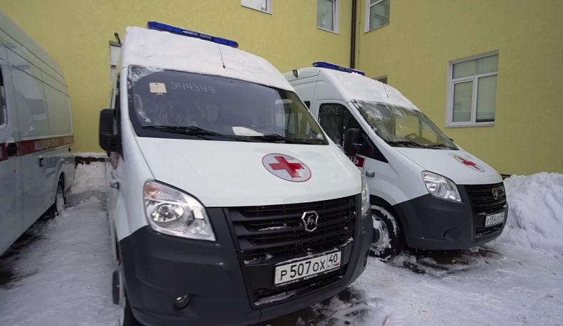 В районные медучреждения Калужской области передали 32 новые машины