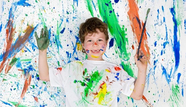 В Калуге дети разрисуют троллейбус