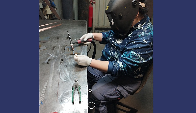 Влюблённая в металл