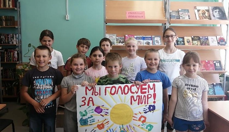 В перемышльской библиотеке нашли способ занять школьников на каникулах