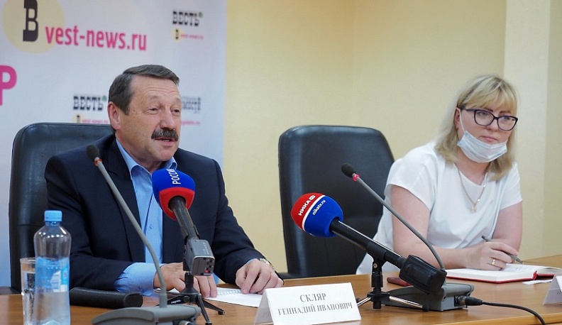 Депутат Геннадий Скляр в Калуге назвал главные задачи будущего парламента