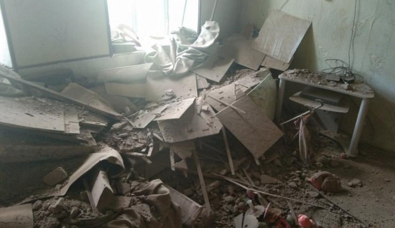 Двухлетнюю девочку едва не придавило рухнувшей крышей в Боровске