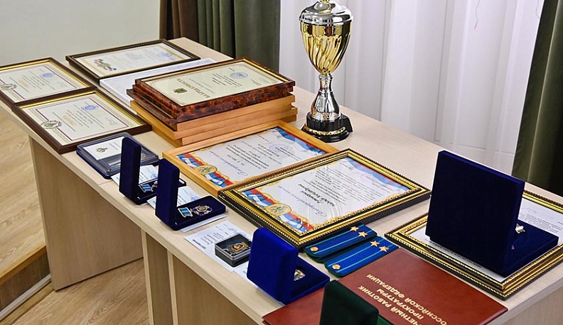 Владислав Шапша поздравил работников областной прокуратуры с праздником