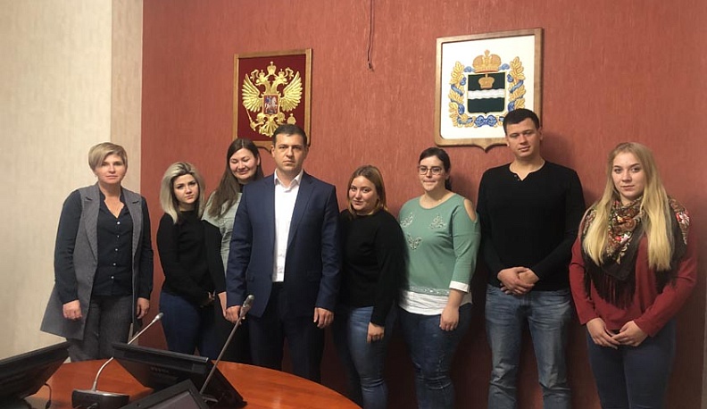 Александр Ефремов рассказал о решении жилищных проблем на селе