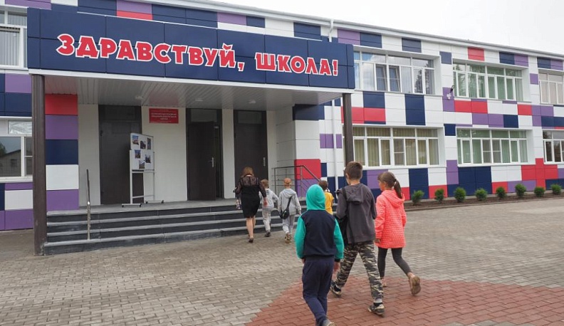 Обновлённая школа в деревне Хотисино