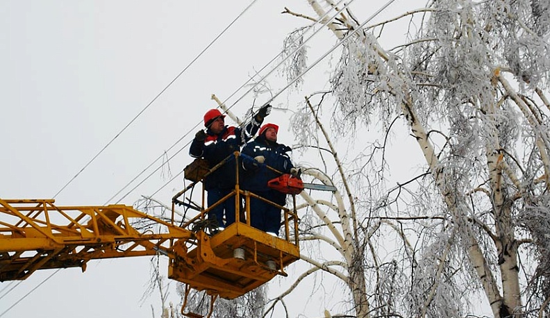Калужские энергетики усилили контроль во время снегопада