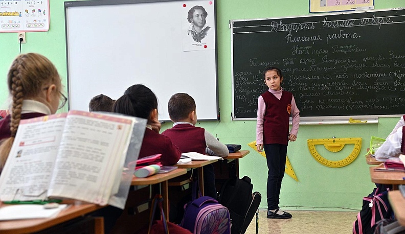 Живёшь в России –  учи русский язык