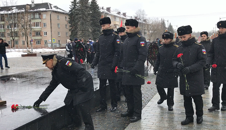 В День защитника Отечества обнинцы возложили венки и цветы к Вечному огню