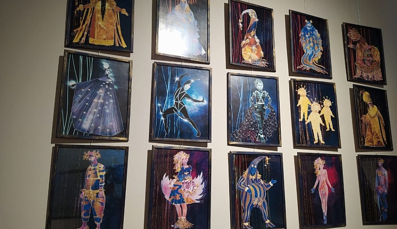 В выставочном зале калужского ИКЦ приоткрыли тайну сценического костюма