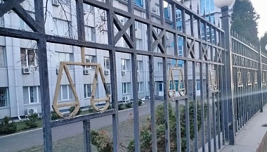 Суд оштрафовал москвича на 600 тысяч рублей за хулиганство с оружием в Медыни
