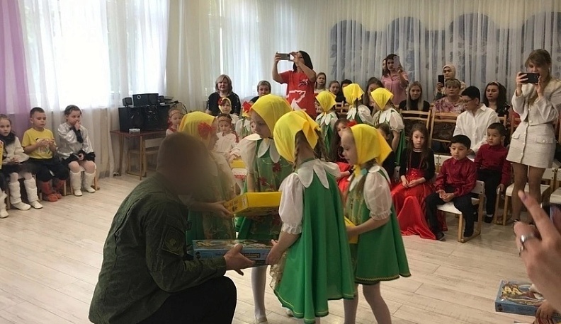 Участник СВО посетил обнинский детсад «Муравушка»