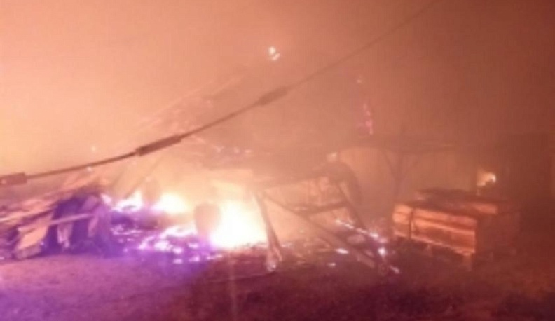 В Мещовске выгорела пилорама