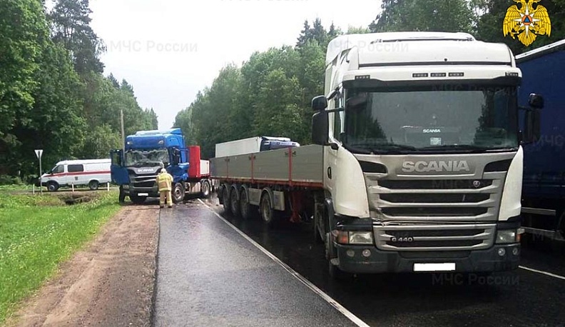 Один человек пострадал в аварии двух фур в Жуковском районе