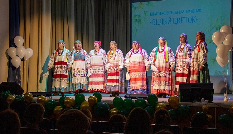 В Жиздре прошел благотворительный праздник «Белый цветок»